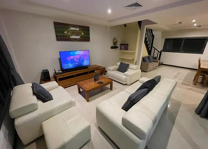 Private Pool & Jacuzzi Villa, Phratumnak, Pattaya - 600M From The Beach, 711 Nearby