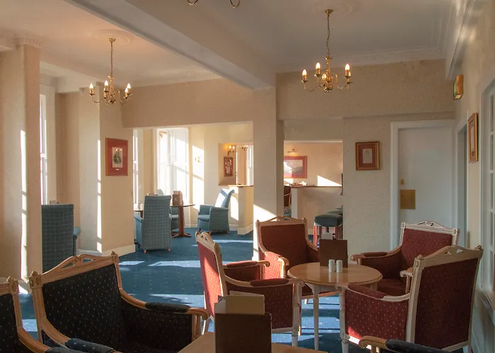 Hotel near College: Old Waverley Hotel