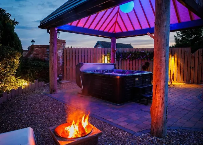 Lincoln Holiday Retreat Lodge With Private Hot Tub