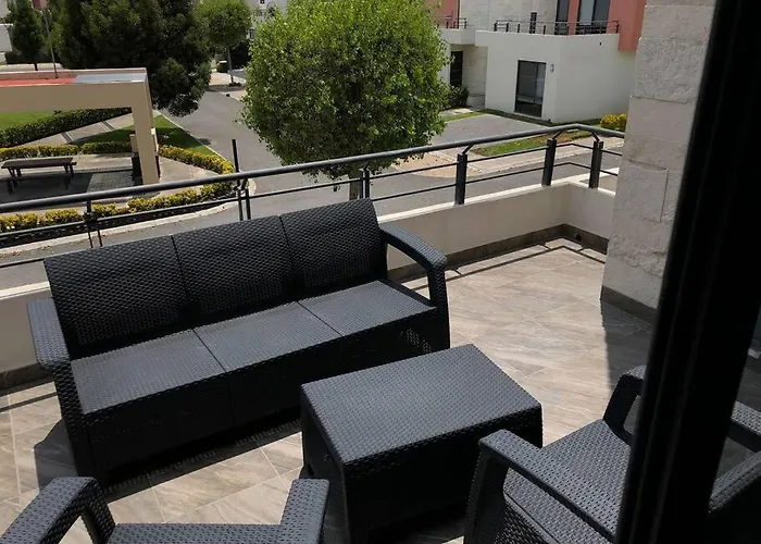 Beautiful 3Br Townhouse With On-Premises Parking