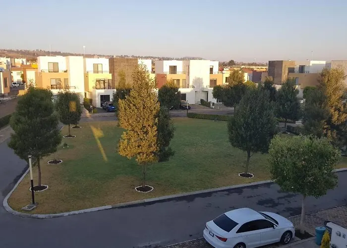 Beautiful 3Br Townhouse With On-Premises Parking