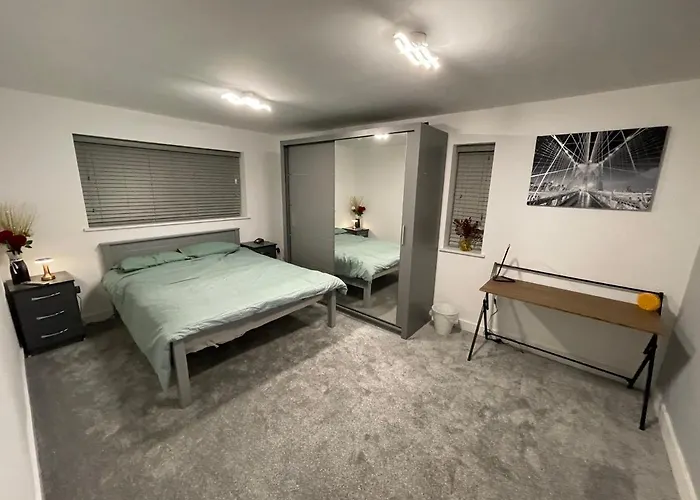 Modern 4 Bedroom Stylish Villa With Out-Door Hot Tub