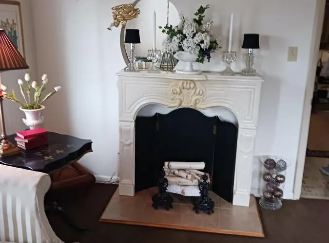 The Guest House At The Regina House Tea Room