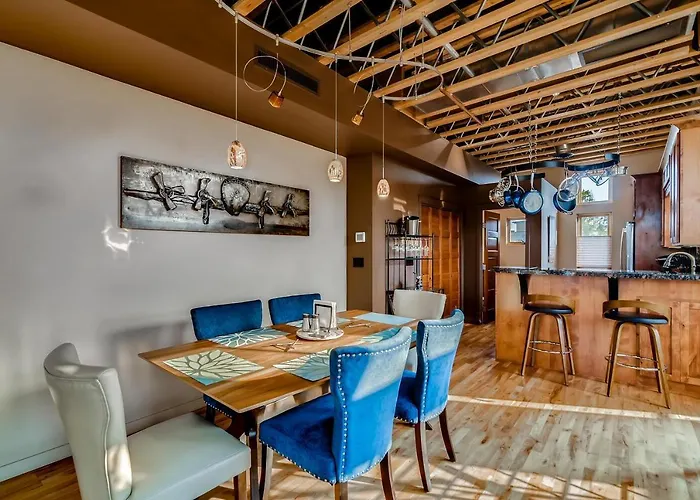 Old Town Loft Oasis With Amazing Rooftop Deck!