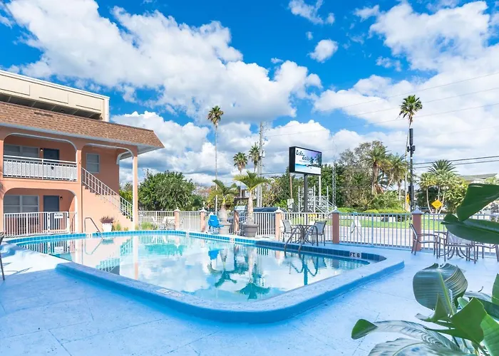 Pet Friendly hotel: Echo Sails Motel