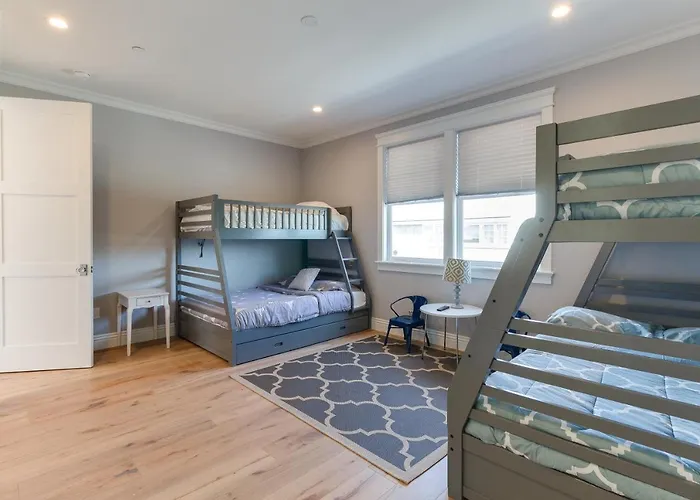 Beautiful 2 Story Right By The Water, Ocean View
