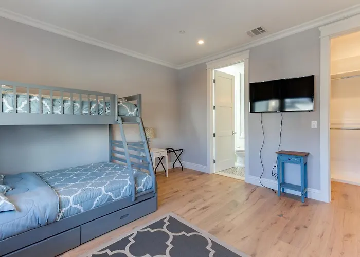 Beautiful 2 Story Right By The Water, Ocean View