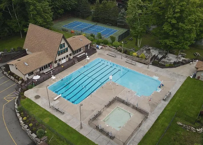 Indoor Pool, Firepit, Self Check-In, Bbq, Free Amenities, King Bed, Full Kitchen