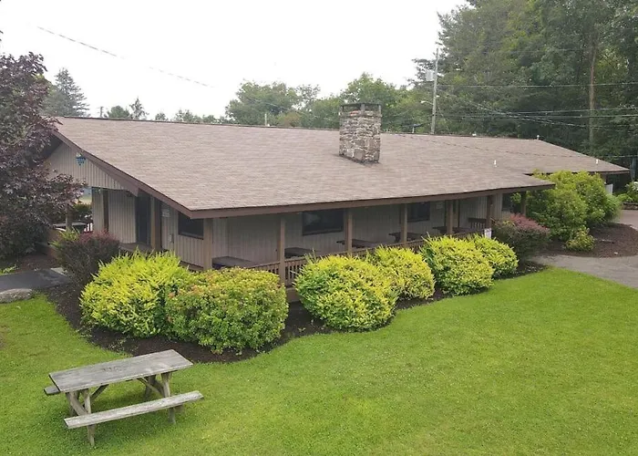 Indoor Pool, Firepit, Self Check-In, Bbq, Free Amenities, King Bed, Full Kitchen