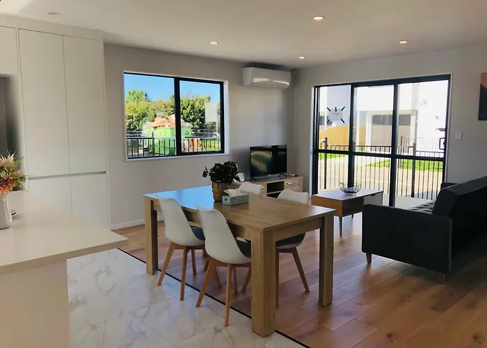 Modern & Luxurious Home 3
