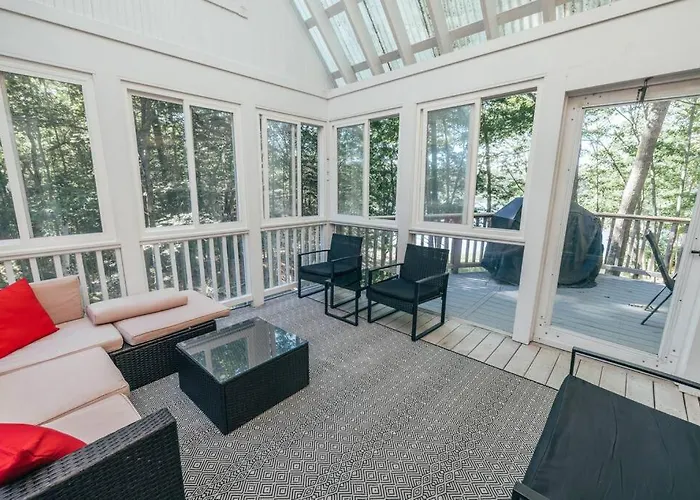 Waterfront, Luxury, Spacious Home In Freeport!