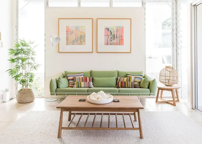 The Hill Street Villa Offers Private Pool In Stylish Unit