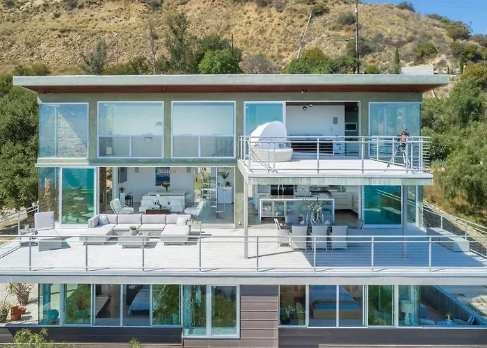 Malibu Glass House: Architectural W 180Deg Views