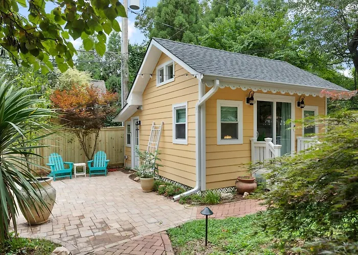 The Cozy Yellow Cottage In Dilworth
