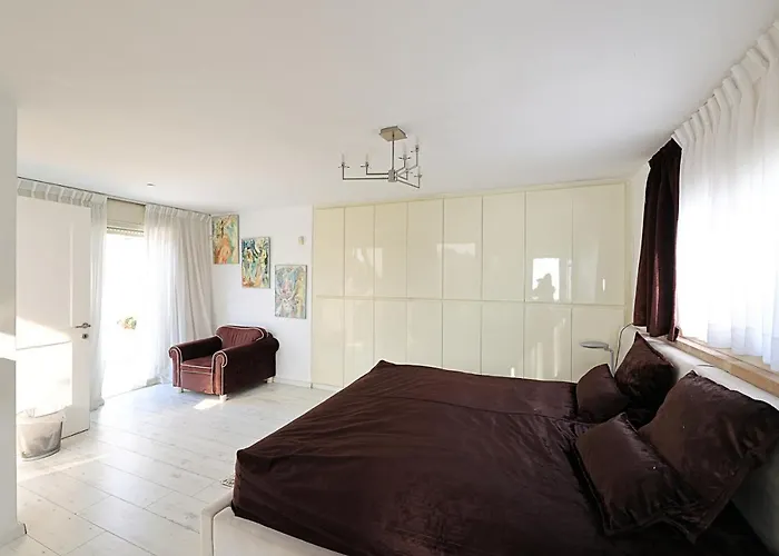 Luxury Villa With A Heated Pool, Jakuzi And A Sea View 70M From The Beach
