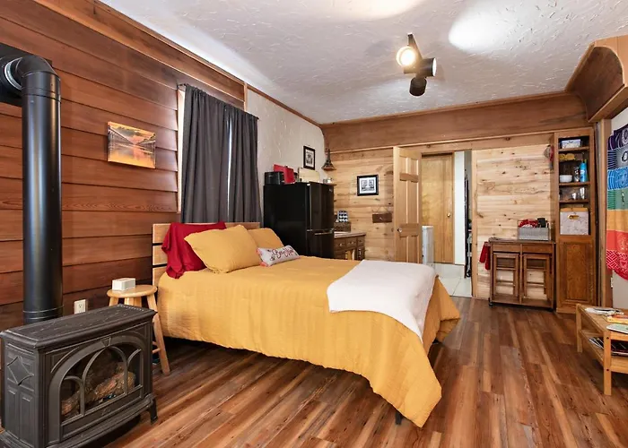 Wanderer Studio, An Off Grid Mountain Guest Studio With Fantastic Views