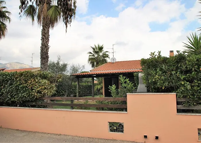 Villa Barbie Between Terracina And Sperlonga, 400 Mt From Beach