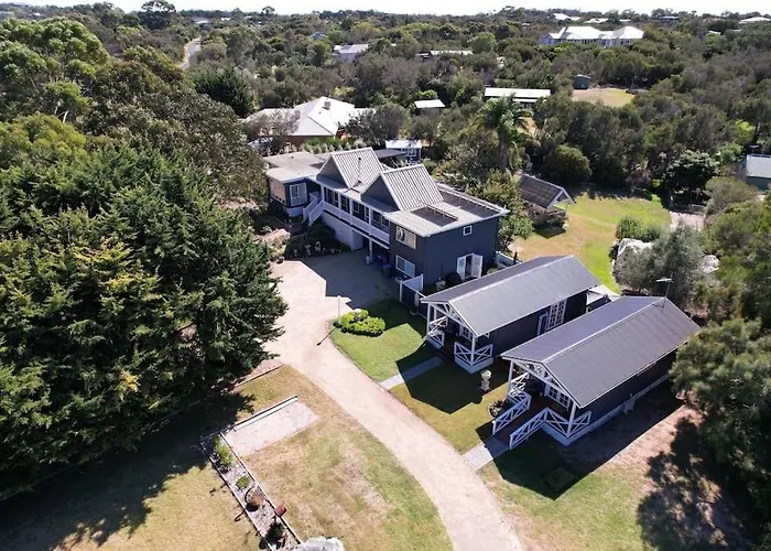 Hamptons In Rye Blue Cottage 3 Mins From Hot Springs!