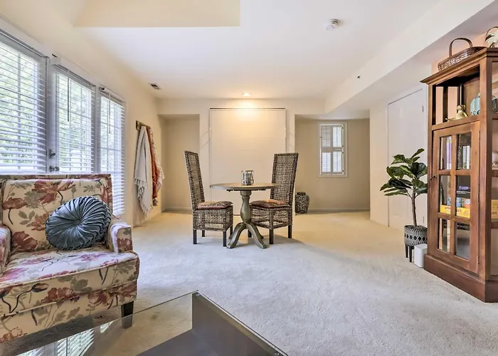 Lovely Norwich Villa, On Golf Course W/ Amenities!