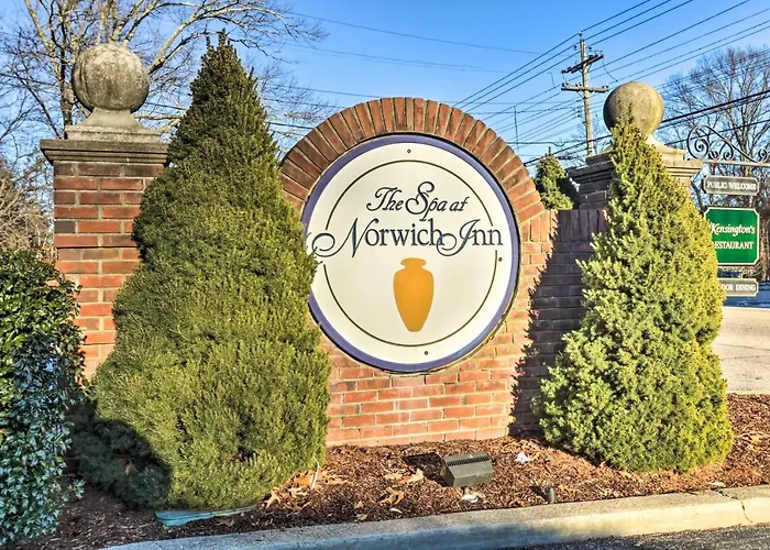Lovely Norwich Villa, On Golf Course W/ Amenities!