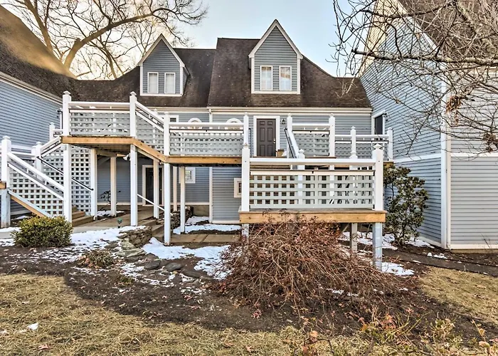 Lovely Norwich Villa, On Golf Course W/ Amenities!