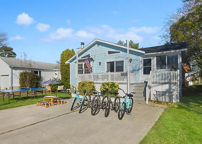 Walk To The Beach At The Blue House! Ev Cgr, Pets!