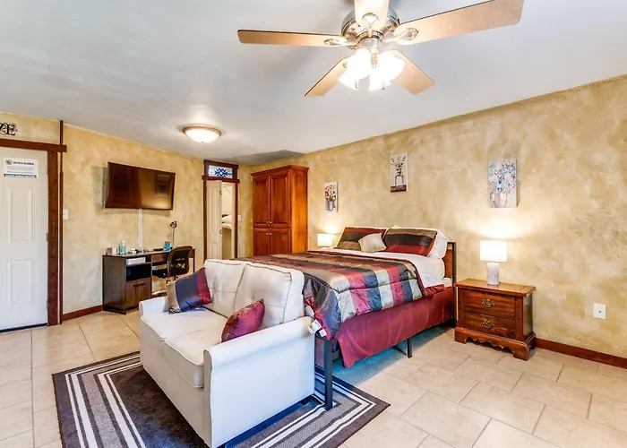 Hide Away Guest House