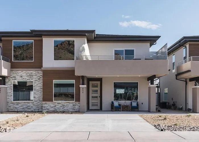 White Rocks-4Beds, 3Bath,Hot Tub