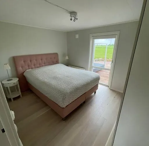 Modern House, Views Over The Fields 5 Min To Beach