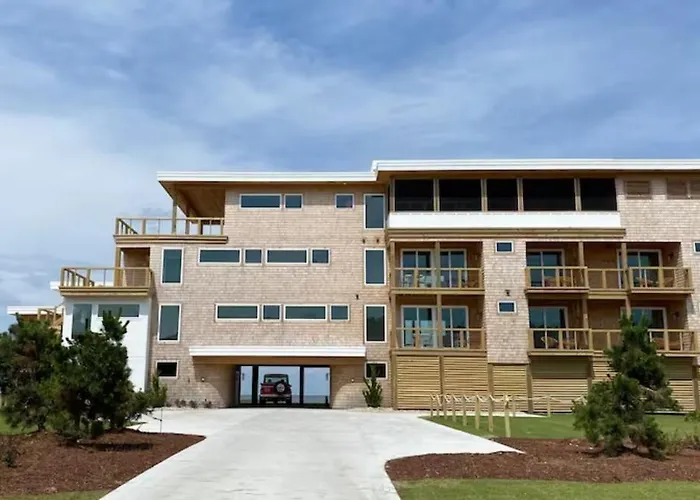 New Modern Waterfront Home W Saltwater Pool