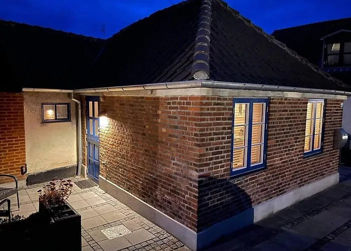 Hyggeligt Lille Byhus Lige Mellem Havnen Og Bytorv