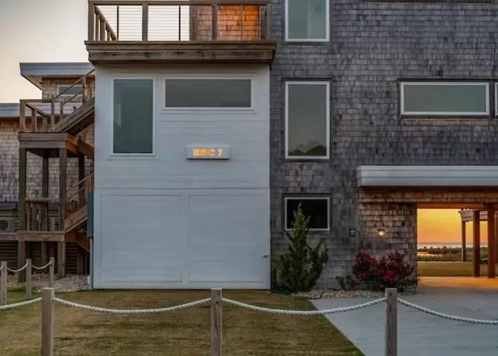 New Modern Waterfront Home W Saltwater Pool