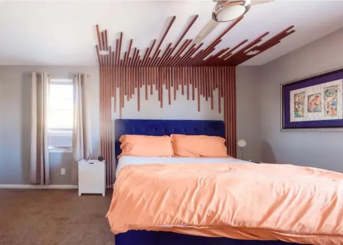 Chic Luxe Amenities W/Garage & Electric Charging*