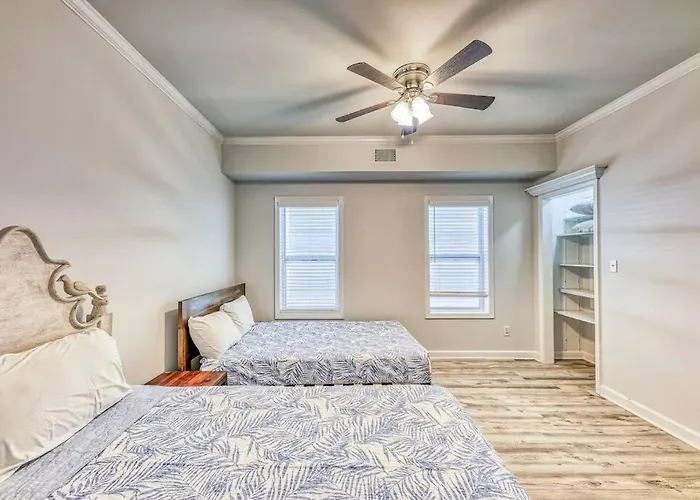 Sandy Fox- Walk To Beach, Private Pool, Sleeps 26