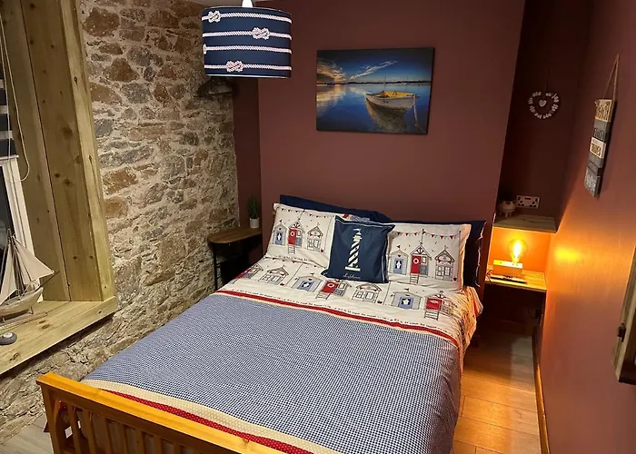 Island Lodge A Relaxed Boutique Stay Tucked Into Plymouth Historic Barbican Combining Spacious Modern Rooms With Warm Hospitality