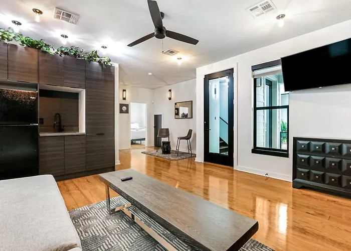 5 Bedroom Villa W Private Rooftop