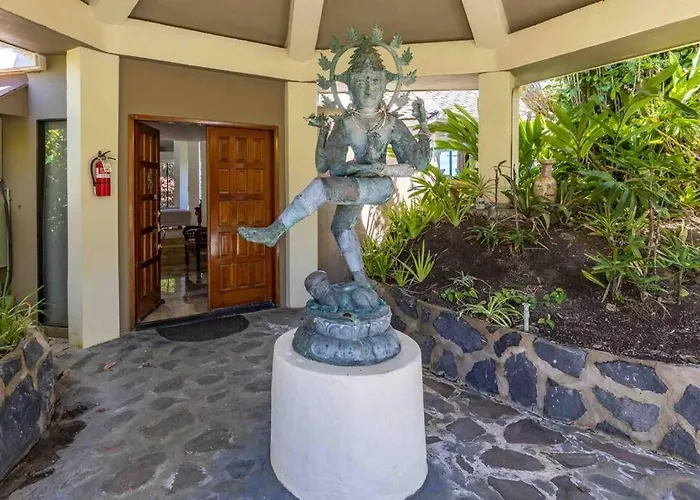 Waterfall House With Ocean Views In Haiku, Maui