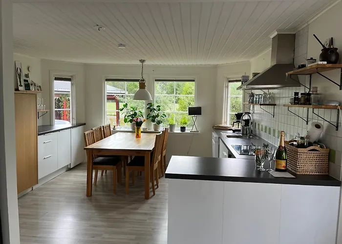 Fjaellbacka Villa With Large Garden