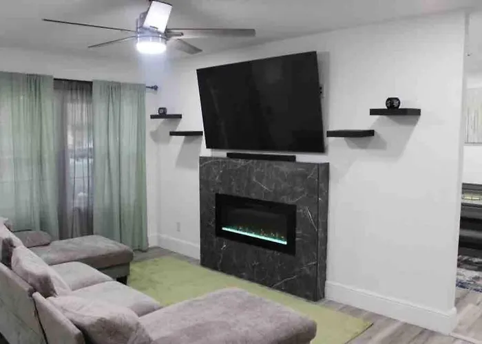 Cozy Downtown Living!
