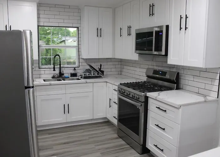 Cozy Downtown Living!