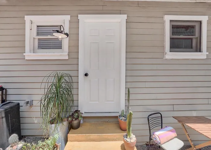 Cactus Room - Private Entrance