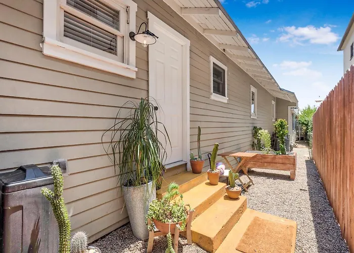Cactus Room - Private Entrance