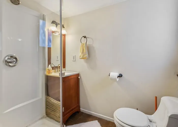Private Studio City Guest House