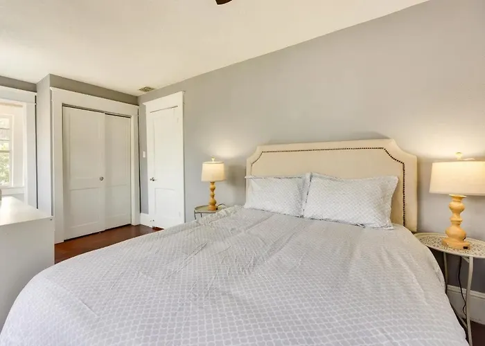 Pet Friendly Home In Historic Springfield Near Tiaa
