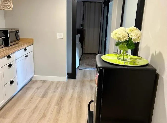 New Modern Apt W/Pool & Hot Tub In Nature