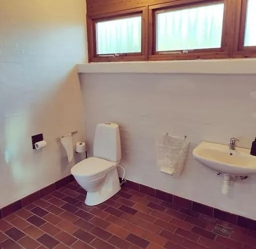 Comfortable 3- Bedroom Villa With Free Parking