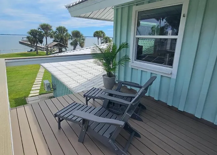 Nasa Waterfront Dolphin Suite