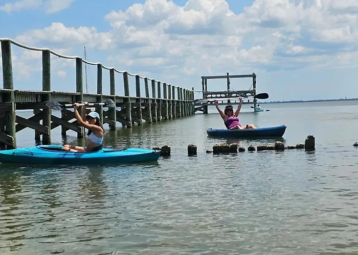 Nasa Waterfront Dolphin Suite