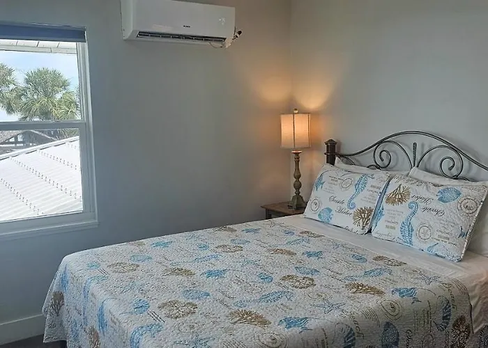 Nasa Waterfront Dolphin Suite