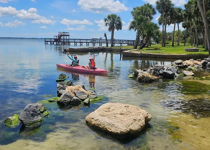 Nasa Waterfront Dolphin Suite